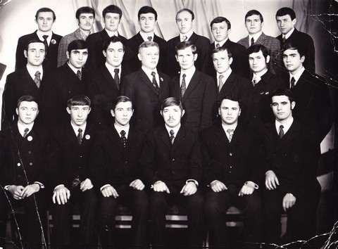 Выпуск молодых инженеров-механизаторов. 1974 год. Николай Костов – второй с левого края в среднем ряду