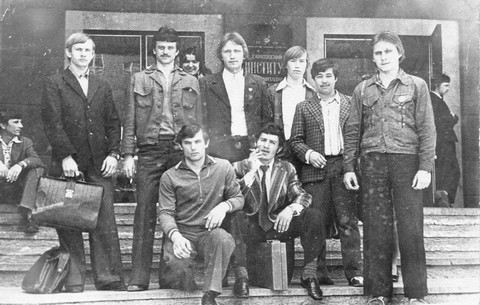 Поток факультета гидромелиорации, 5 курс, 1979 год. Сергей Шапошников – крайний в нижнем ряду слева